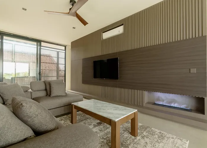 Ultra-luxe 4br - Indoor Ac Living & Private Pool Вилла Семиньяк