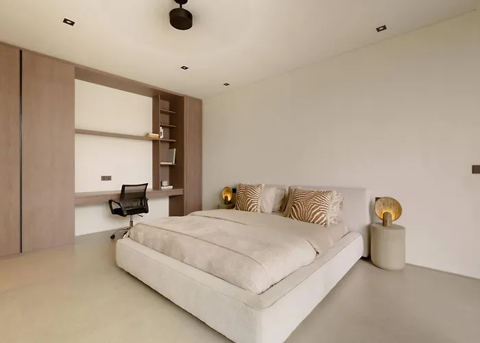 Ultra-luxe 4br - Indoor Ac Living & Private Pool فيلة